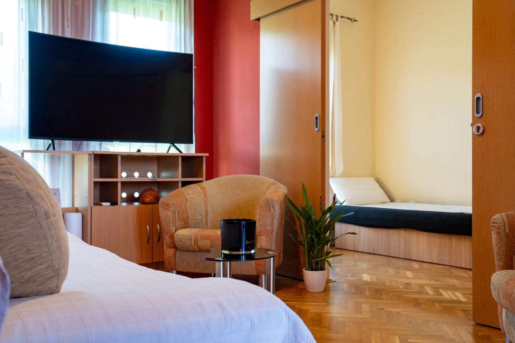 Rab Centar Due Apartment Palit Екстериор снимка